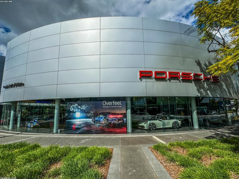 Car dealer output made with Shootless